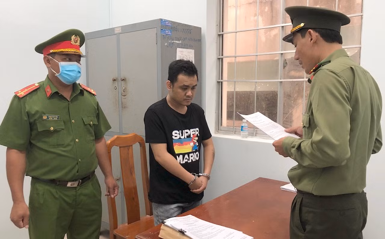 Bắt tạm giam đối tượng tàng trữ trái phép vũ khí quân dụng -0