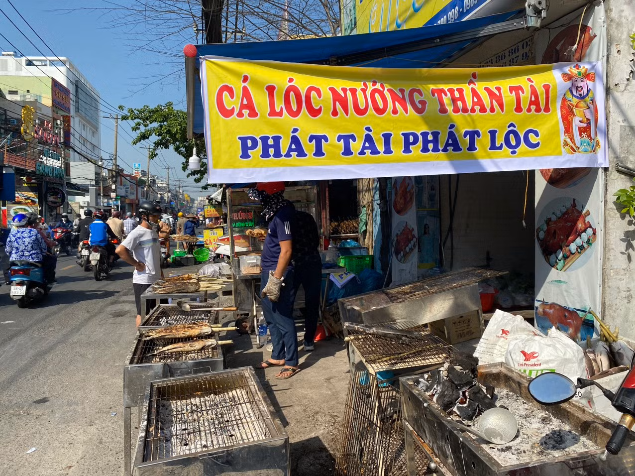 Giá cao nhưng cá lóc bán không kịp nướng ngày vía Thần Tài -3