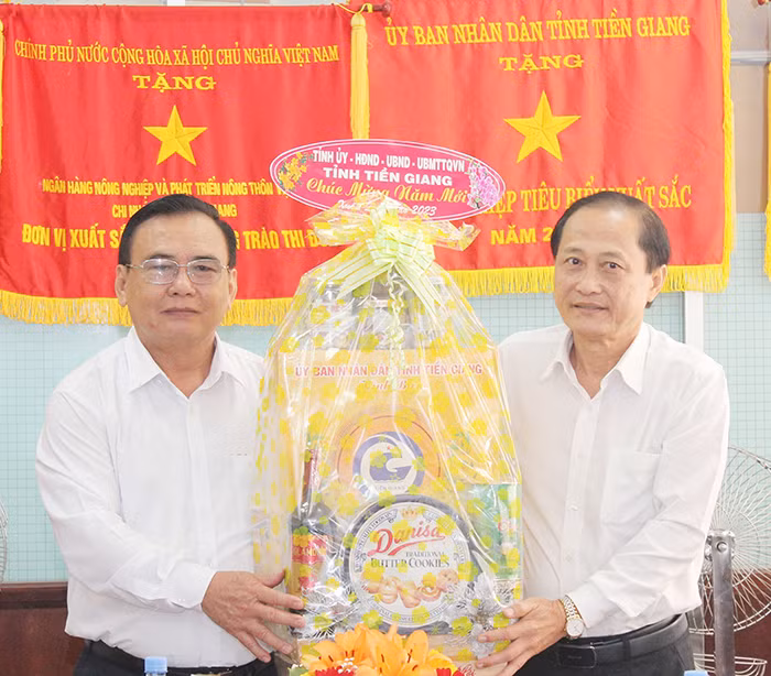 Lãnh đạo Tỉnh ủy Tiền Giang thăm, chúc Tết Agribank Tiền Giang -0