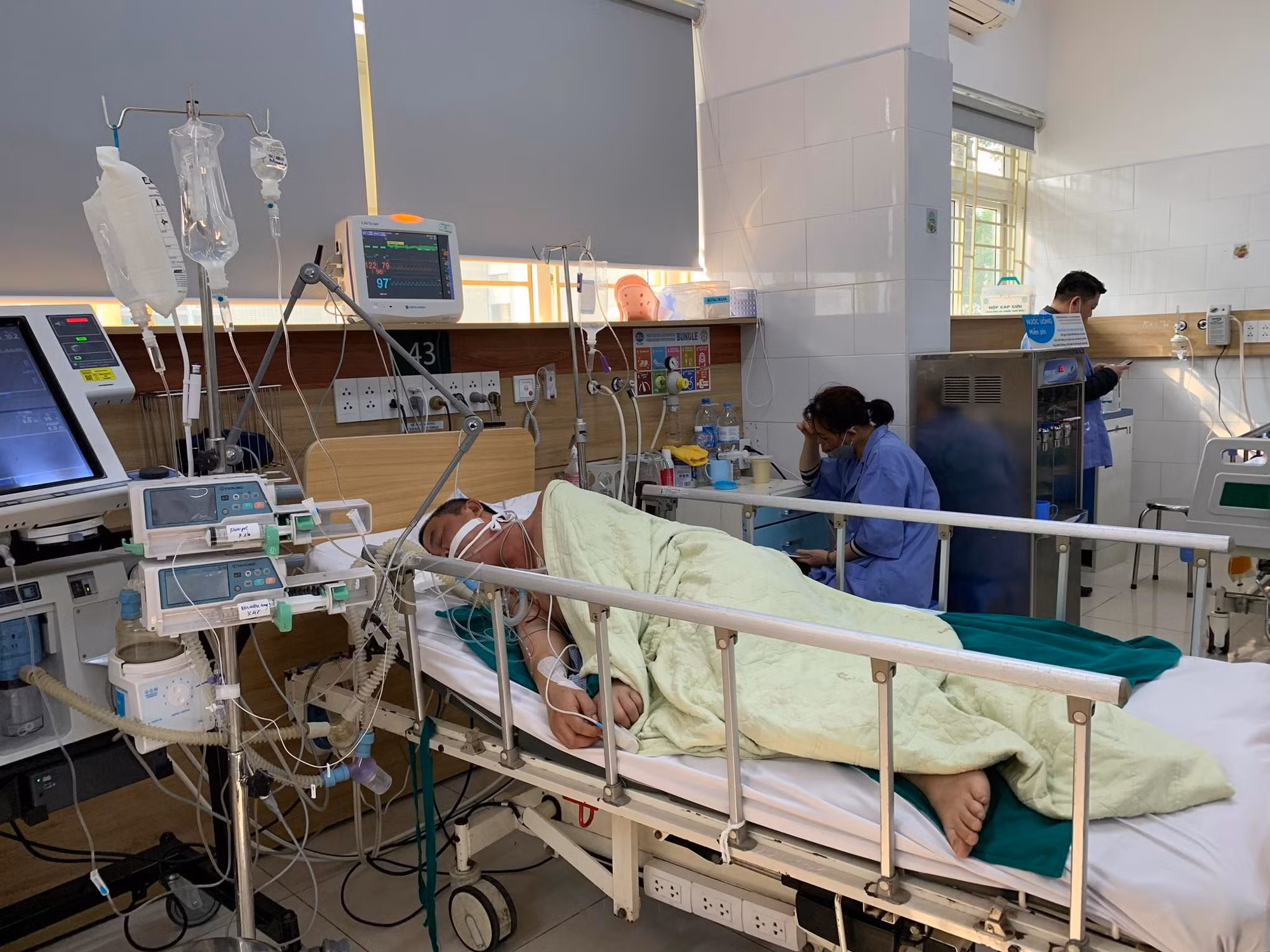 Sau bữa tiệc rượu đầu xuân, 3 người ở Thái Bình phải nhập viện -0