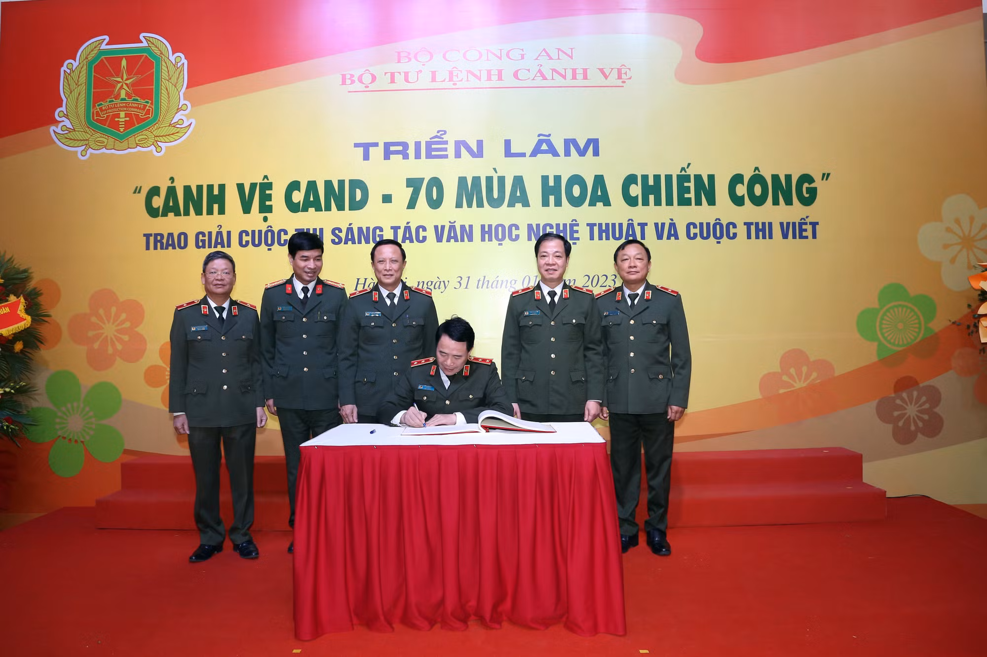Triển lãm, trao giải sáng tác văn học nghệ thuật và cuộc thi viết về lực lượng Cảnh vệ CAND -0