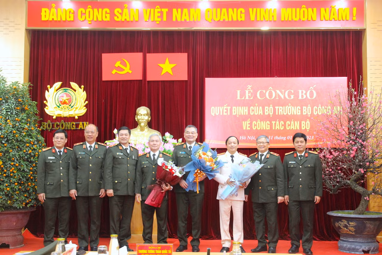 Đại tá Đặng Hồng Đức giữ chức Chánh Văn phòng, Trung tướng Tô Ân Xô là Người phát ngôn Bộ Công an -0