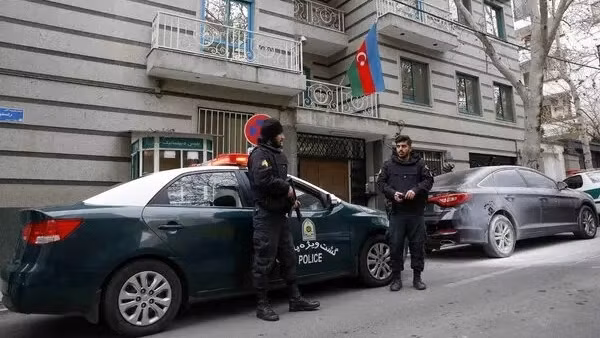 Sứ quán Azerbaijan ở Iran sơ tán khẩn sau vụ xả súng nghiêm trọng