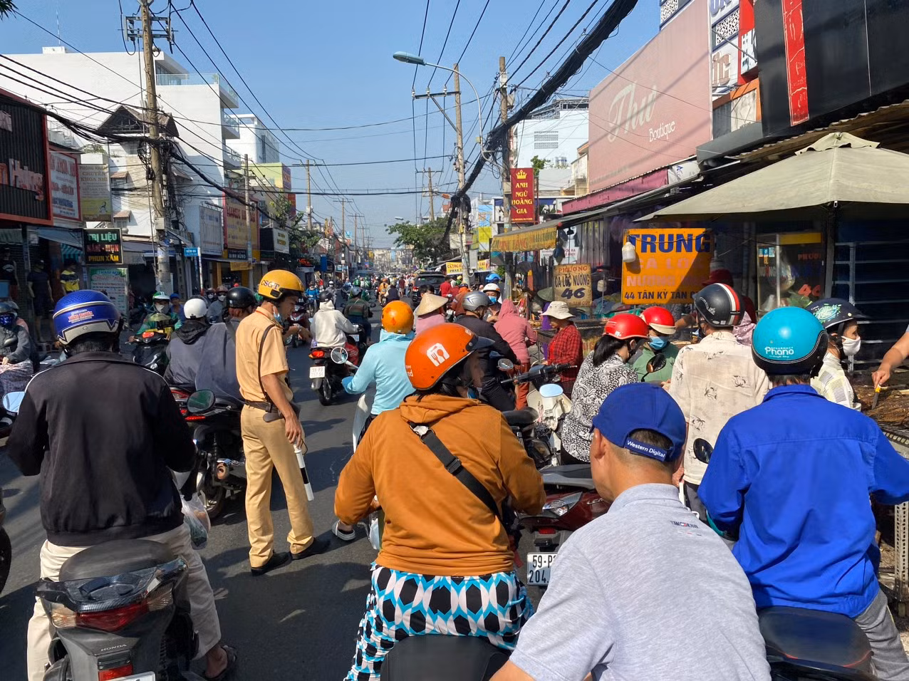Giá cao nhưng cá lóc bán không kịp nướng ngày vía Thần Tài -2