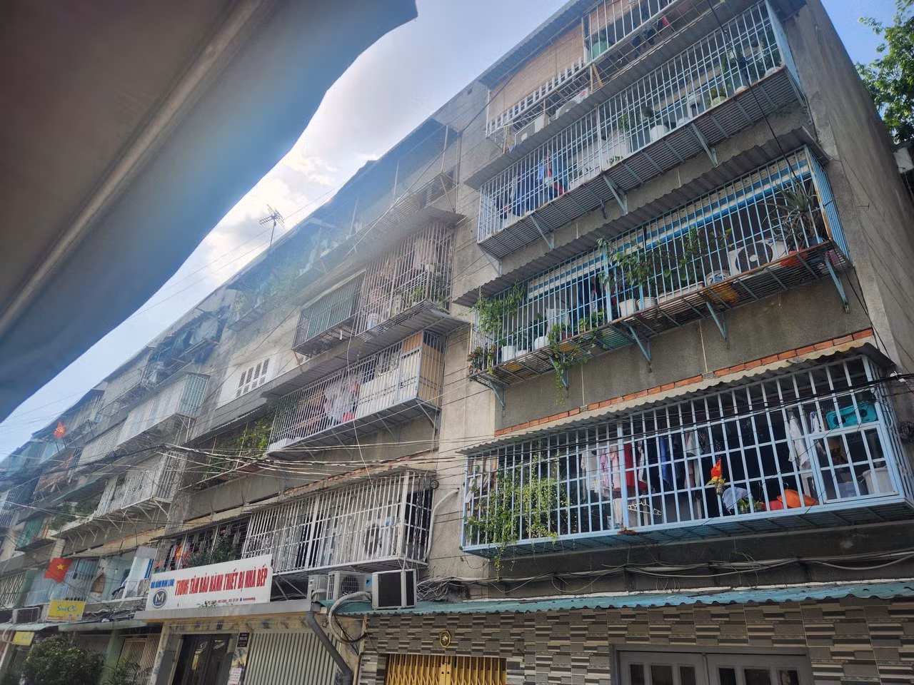 Đồng loạt ra quân tuyên truyền vận động người dân TP Hồ Chí Minh tháo dỡ “chuồng cọp” -1