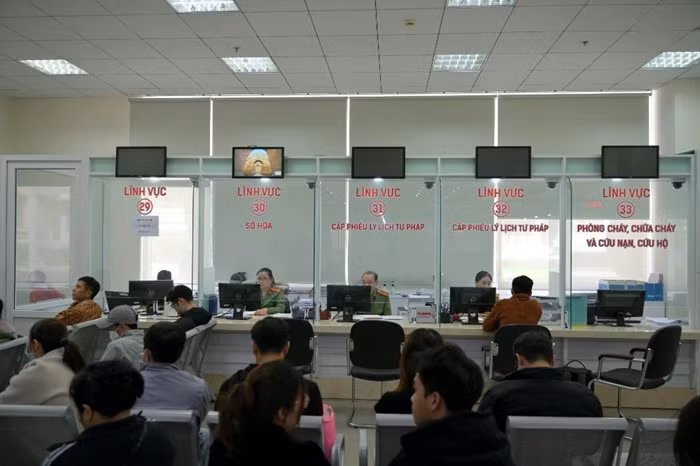 Hồ sơ lý lịch tư pháp tăng 3 lần, Công an Lâm Đồng làm việc tới 23 giờ đêm -0