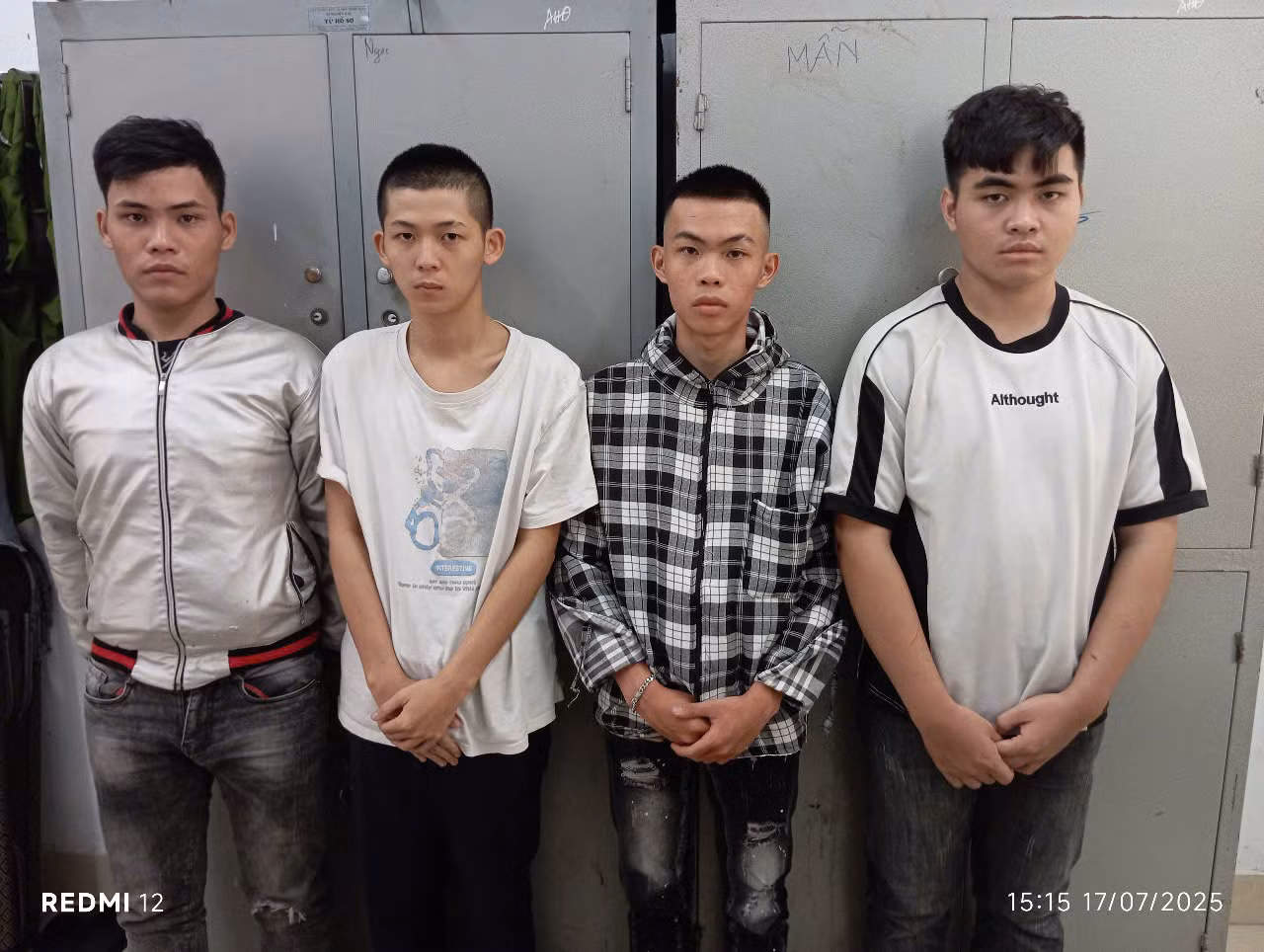 Truy xét nhanh nhóm thanh thiếu niên mang hung khí hành hung người đi đường -1