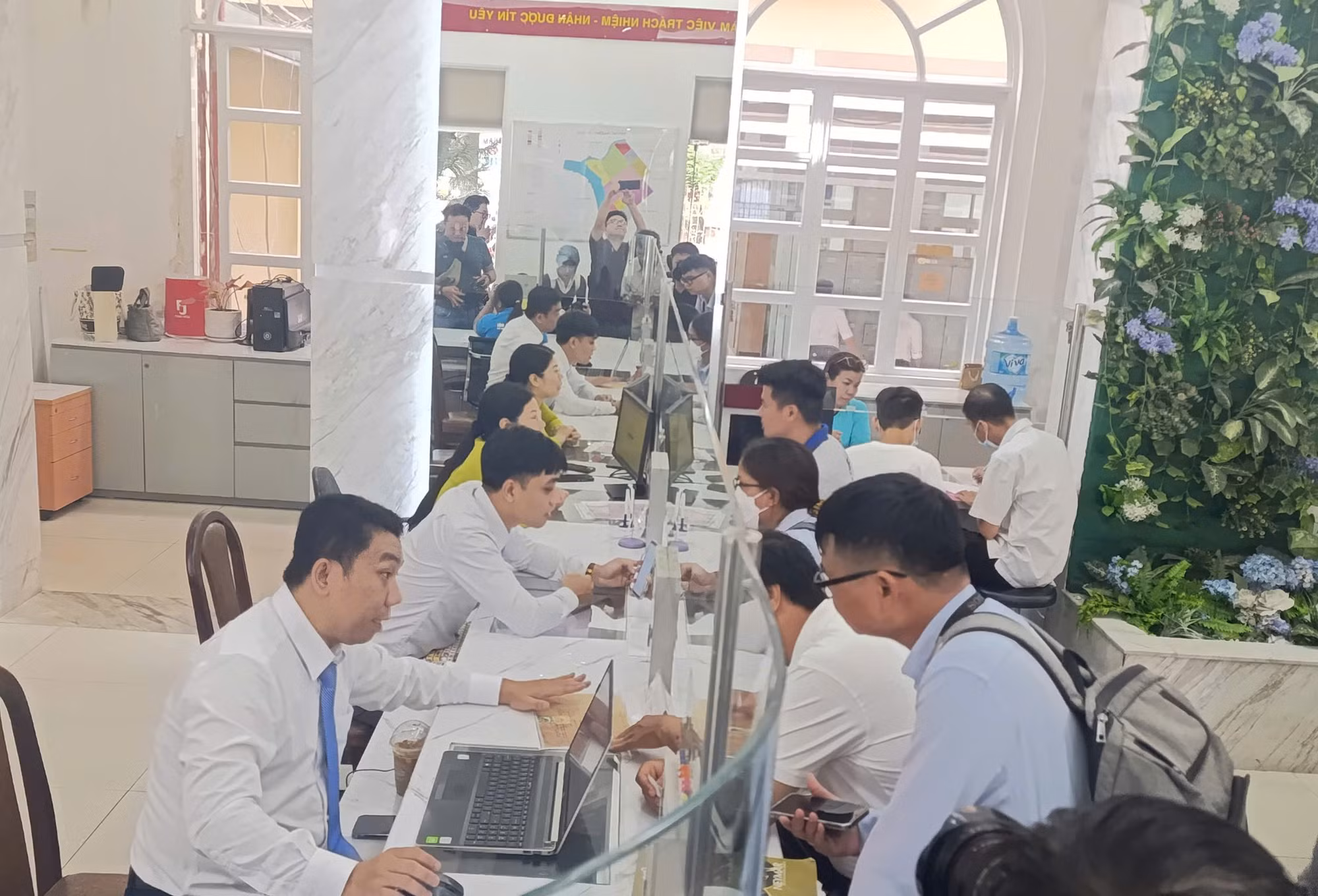 Thời gian đầu triển khai mô hình chính quyền địa phương 2 cấp không tránh khỏi những vướng mắc -0