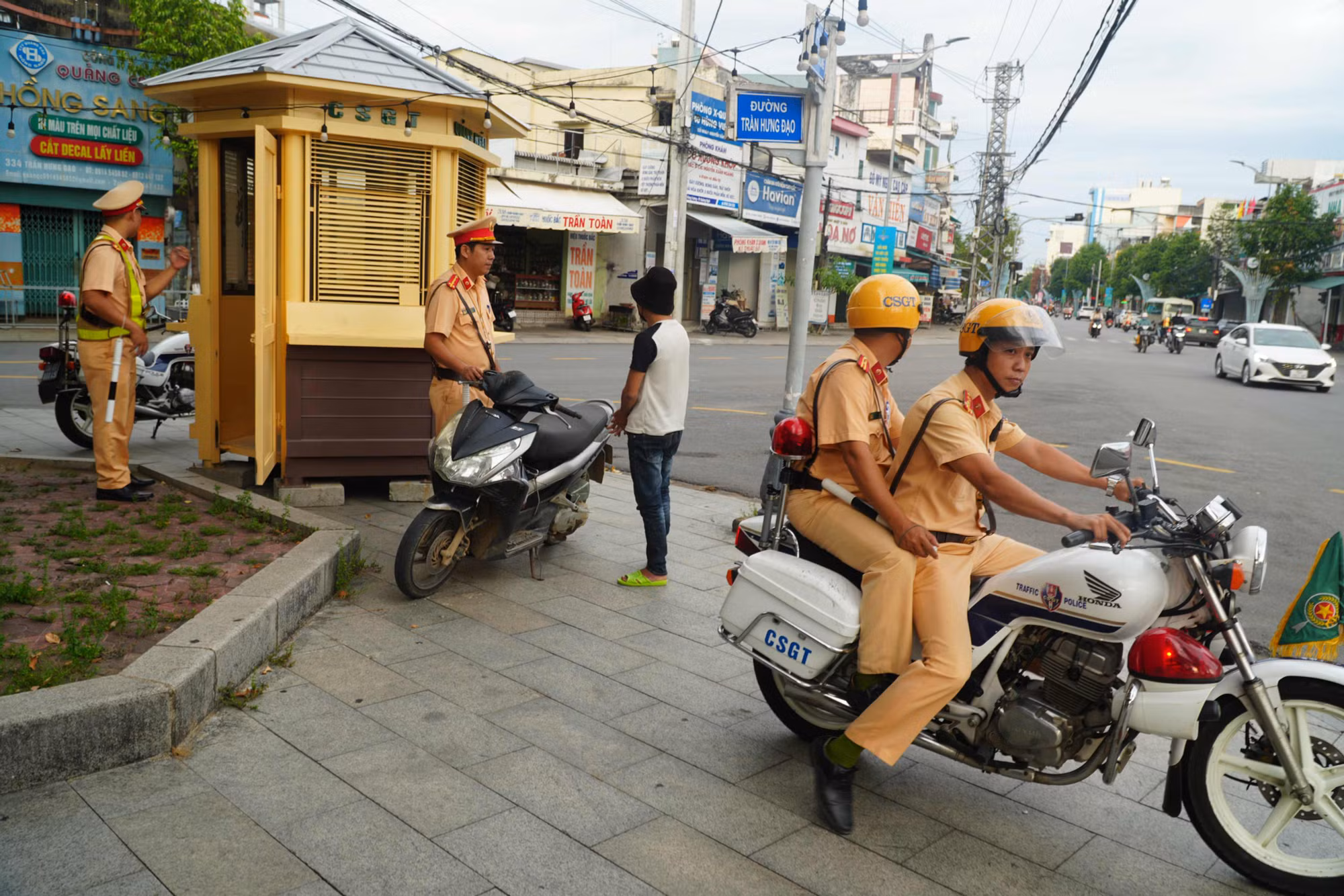 Quảng Ngãi: Lần đầu tiên trang bị bốt gác cho lực lượng CSGT -0