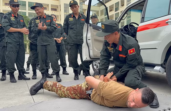 Tăng cường huấn luyện thực chiến cho cảnh sát gìn giữ hòa bình Việt Nam -1
