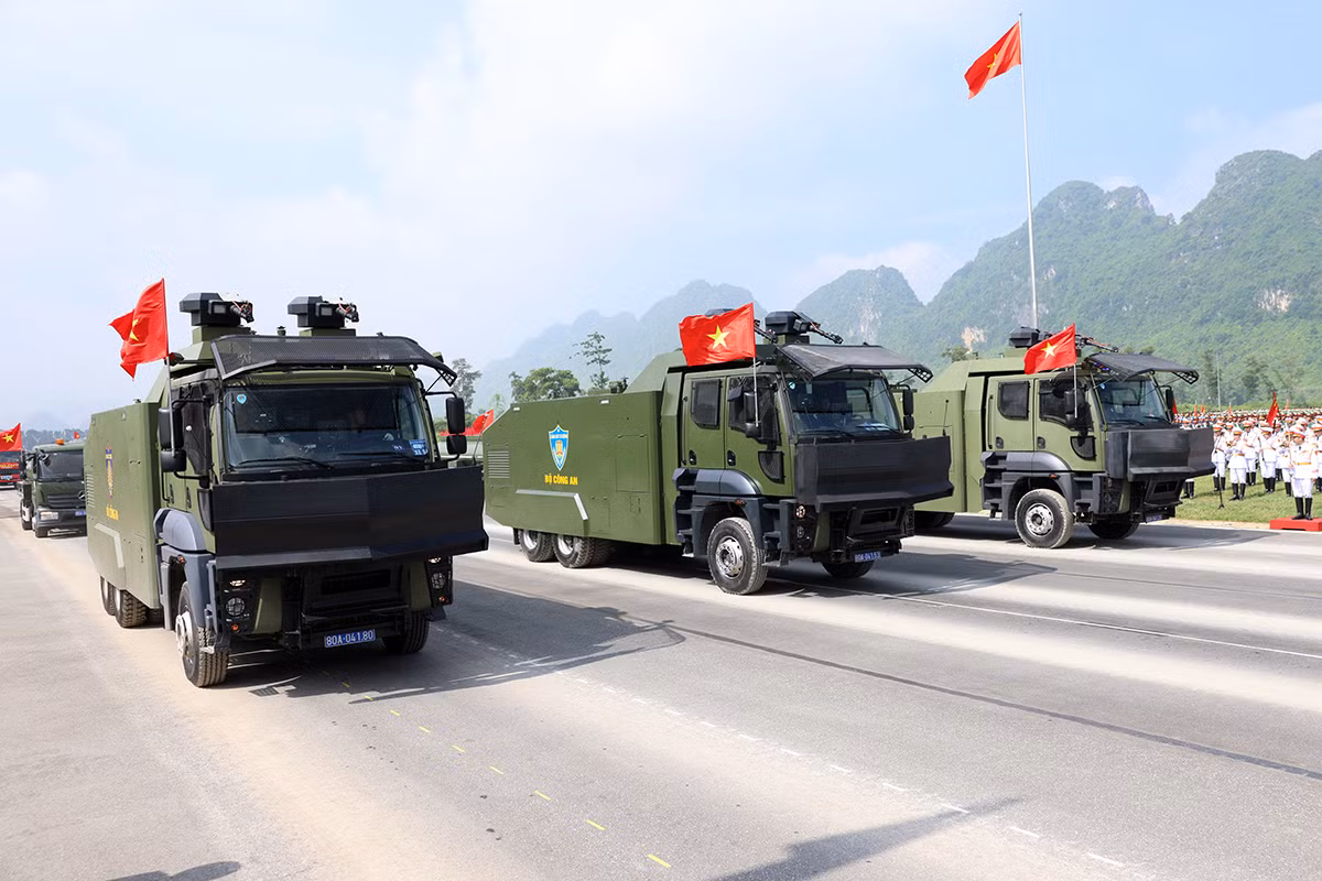 Loạt phương tiện đặc chủng của Công an, Quân đội diễu hành A80 -7