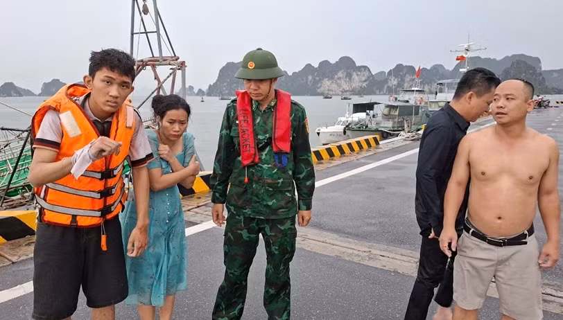 Đắm tàu du lịch trên Vịnhh Hạ Long -6