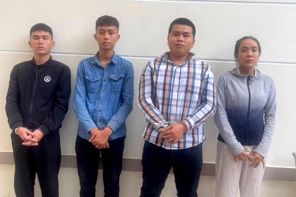 Thưởng nóng các đơn vị khám phá nhanh vụ án bắt giữ người trái pháp luật tại xã Hàm Liêm -0