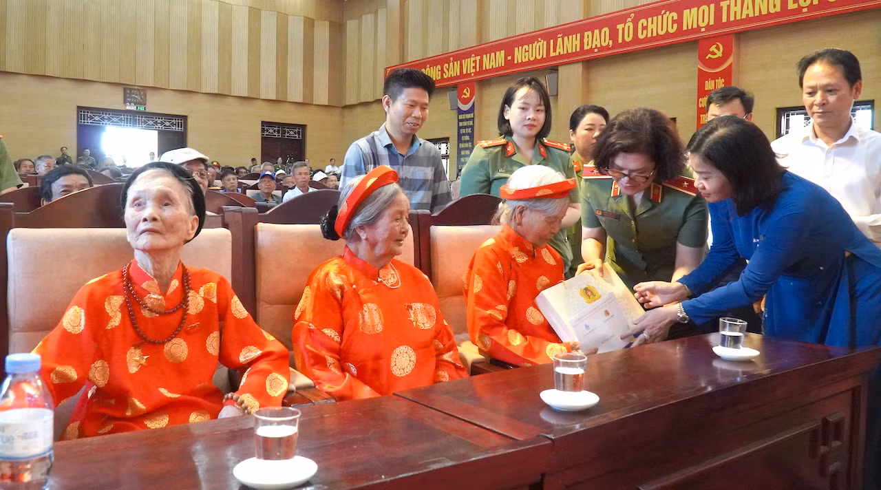 Nhiều hoạt động tri ân Mẹ Việt Nam anh hùng, thương, bệnh binh, gia đình chính sách trên địa bàn tỉnh Hưng Yên -0