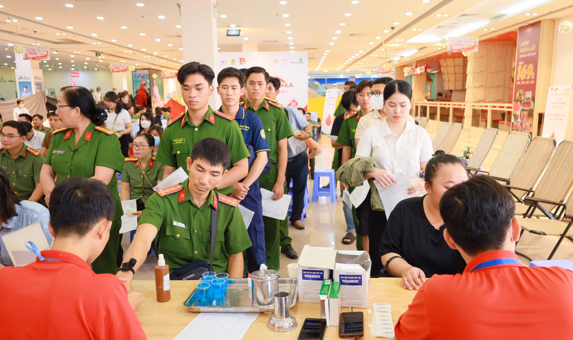 Công an tỉnh Cà Mau tham gia hiến máu nhân đạo -0