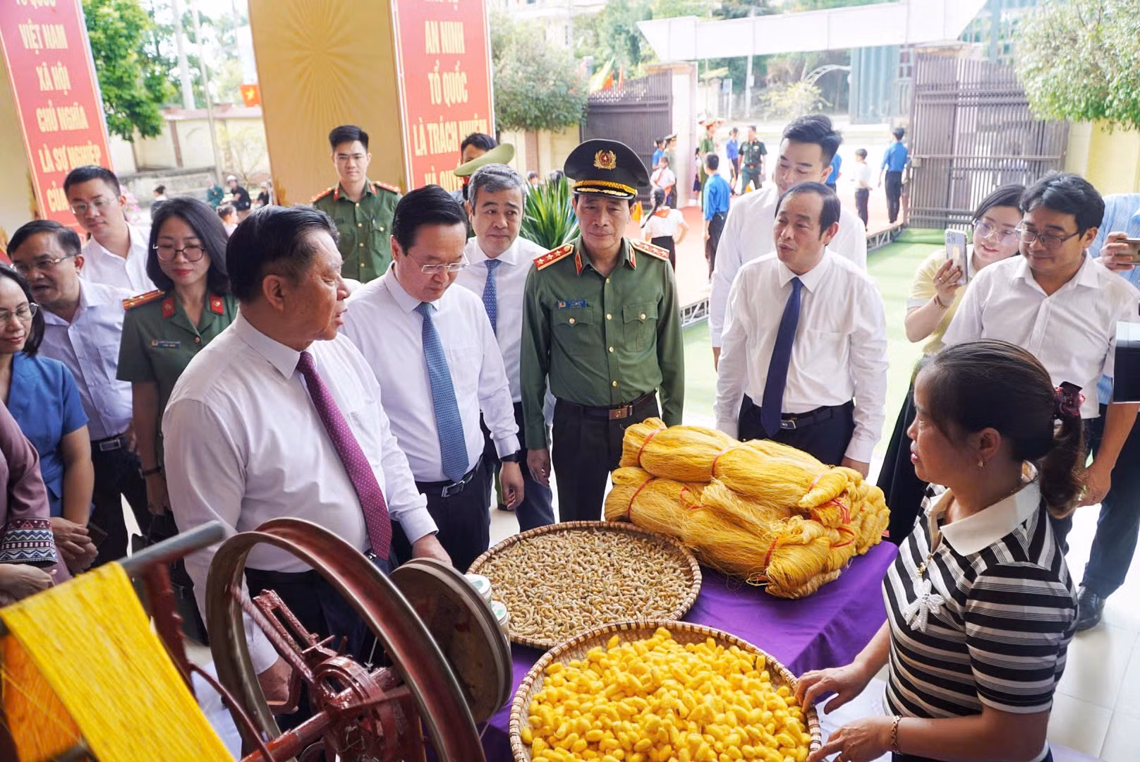 Rộn ràng ngày hội toàn dân bảo vệ ANTQ tại xã Đô Lương -0