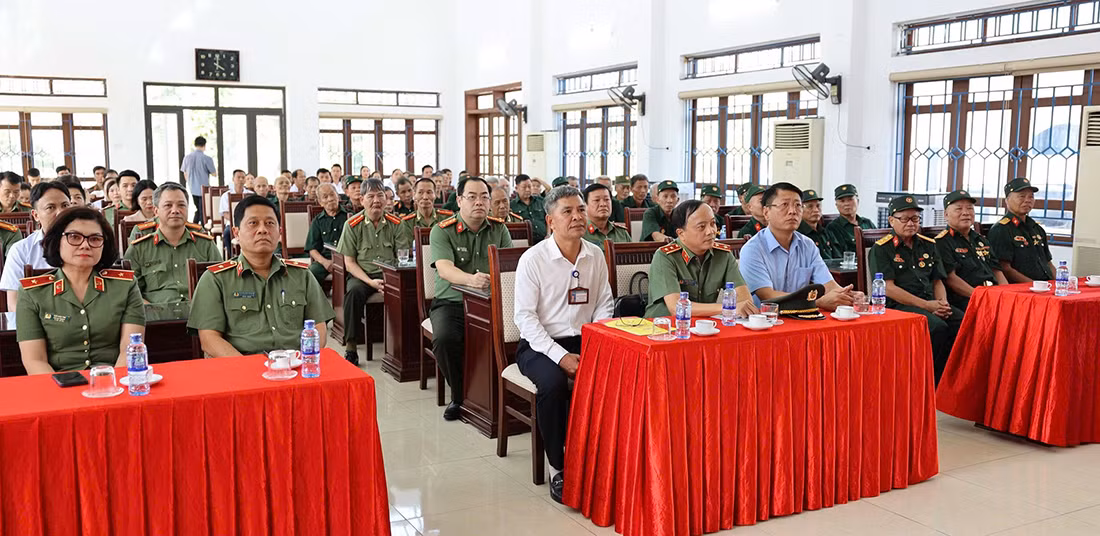 Bộ Công an thăm, tặng quà Trung tâm điều dưỡng thương binh Nho Quan -0