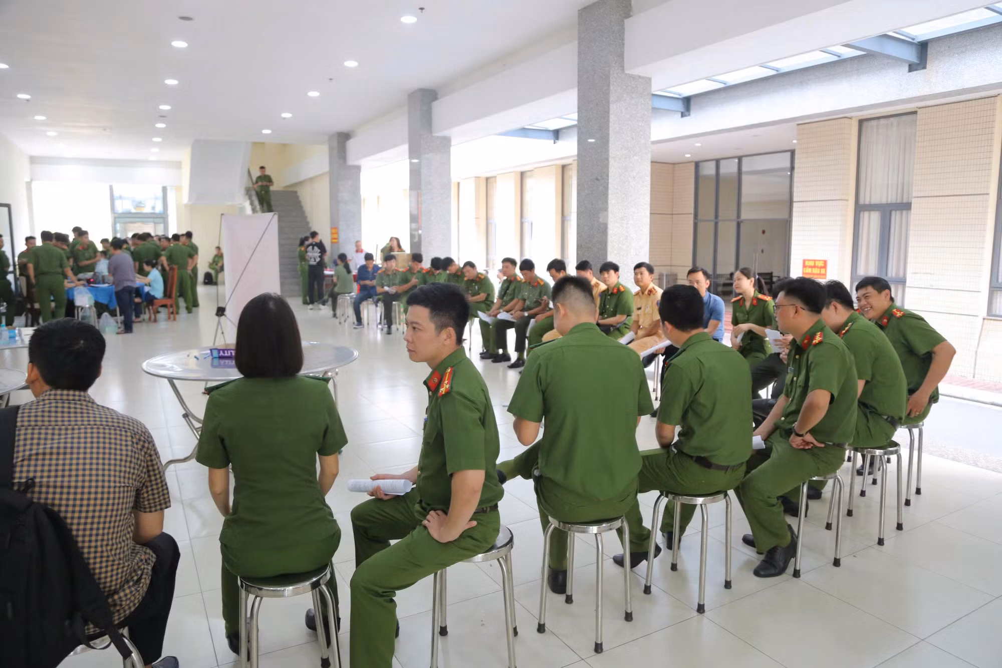 Cán bộ chiến sĩ Công an TP Hồ Chí Minh “Chia giọt hồng - Nhân sự sống” -0