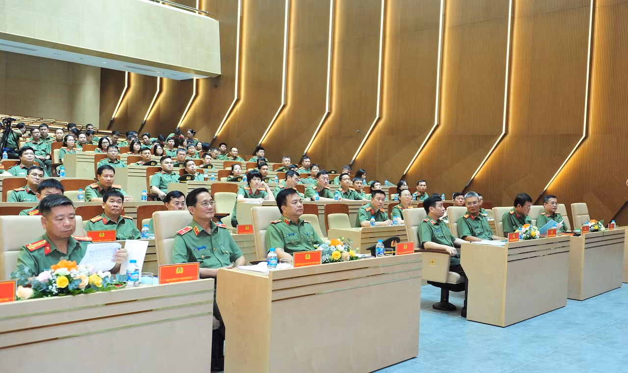 Phát huy tinh thần “an ninh chủ động”, nắm chắc tình hình toàn diện các mặt công tác an ninh điều tra -0