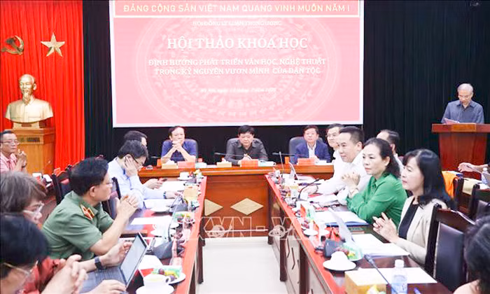 quang c-nh h-i th-o khoa h-c d-nhhu-ng phát tri-n van h-c, ngh- thu-t trong k- nguyên m-i.jpg -0