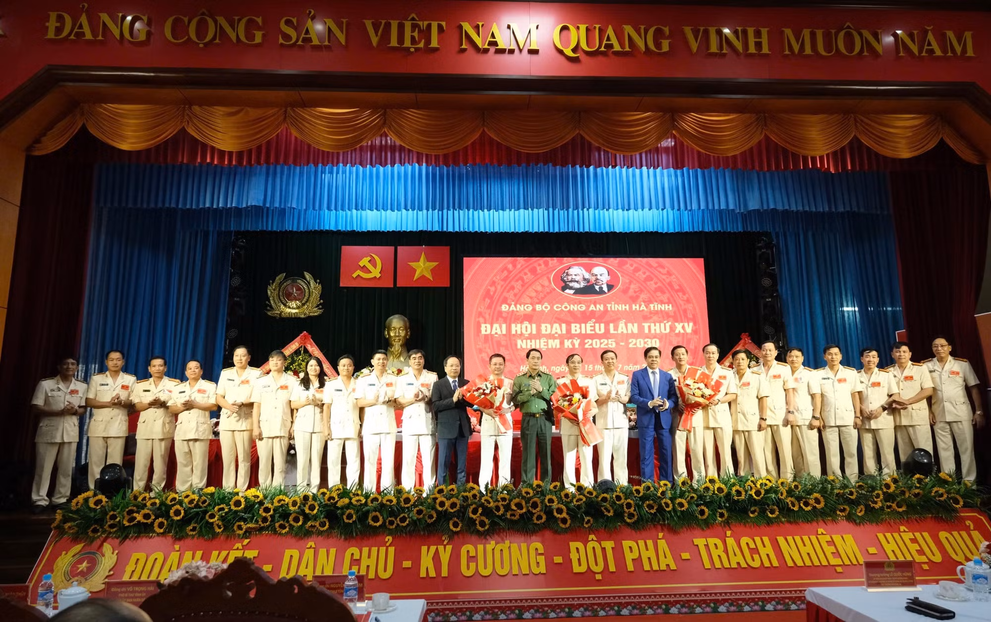 Công an tỉnh Hà Tĩnh phải vận dụng linh hoạt, sáng tạo nhận thức, tư duy mới về bảo đảm ANTT trong kỷ nguyên mới -0