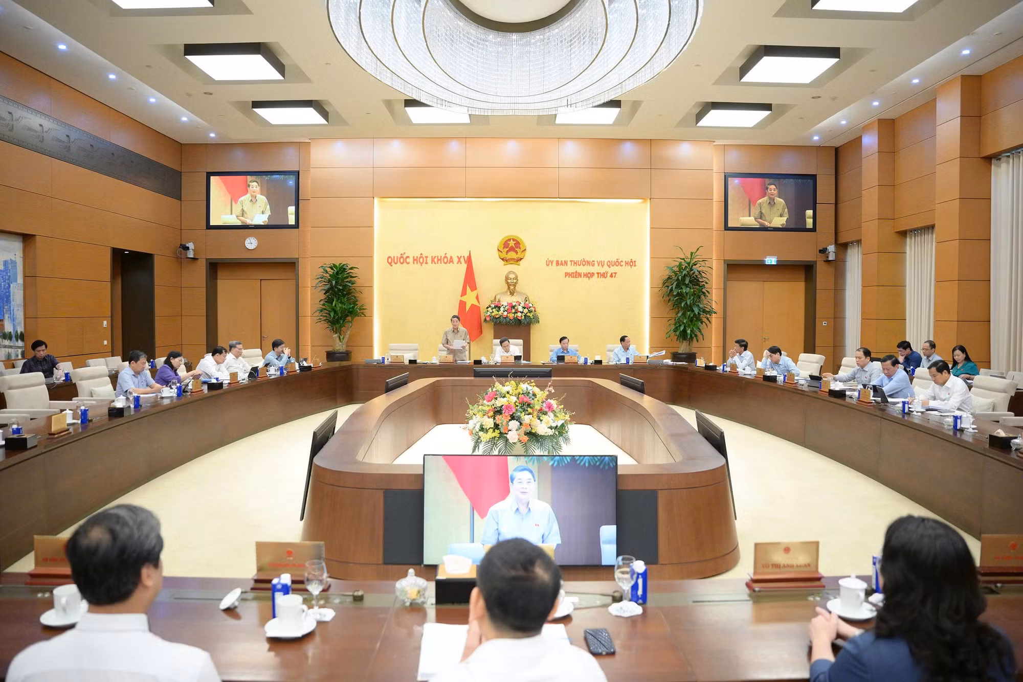 Tiếp tục hoàn thiện thể chế, chính sách về phát triển, sử dụng nguồn nhân lực -0