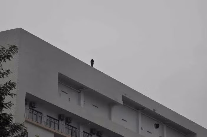 Công an phường Kim Liên phối hợp các lực lượng giải cứu cháu gái định tự tử tại bệnh viện -0