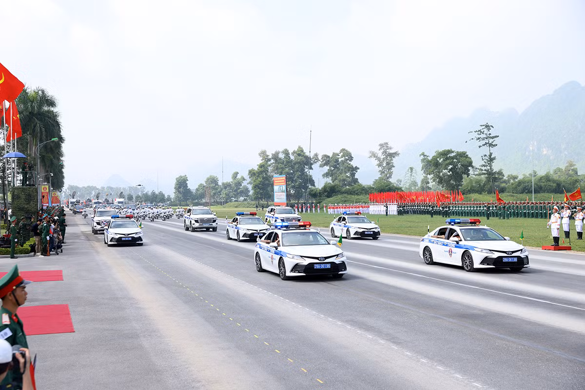 Loạt phương tiện đặc chủng của Công an, Quân đội diễu hành A80 -0