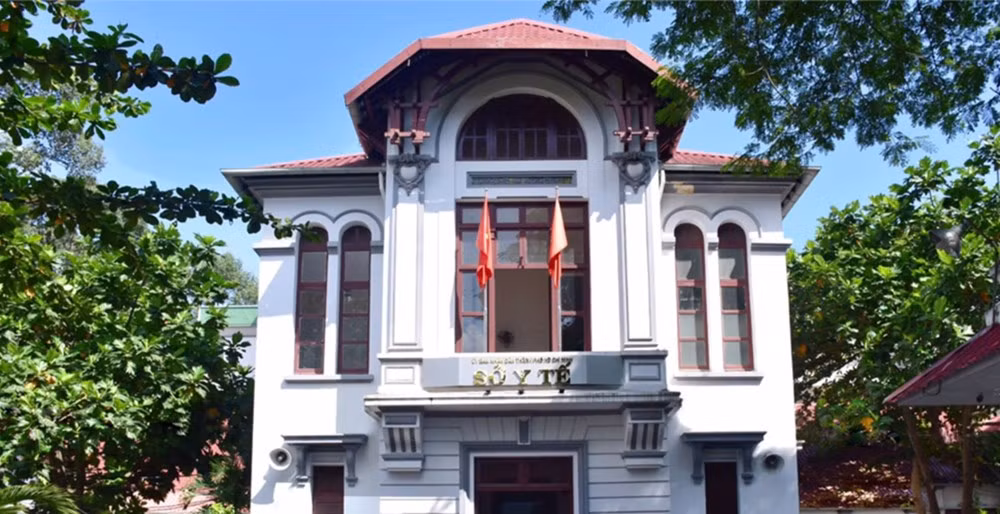 Lợi dụng cơ chế tự công bố, nhiều cơ sở y tế hạ mức rủi ro để dễ công bố, dễ trúng thầu -0