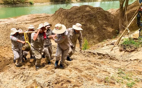 Xử lý thành công quả bom nặng hơn 220kg gần cửa động Phong Nha-Kẻ Bàng -0
