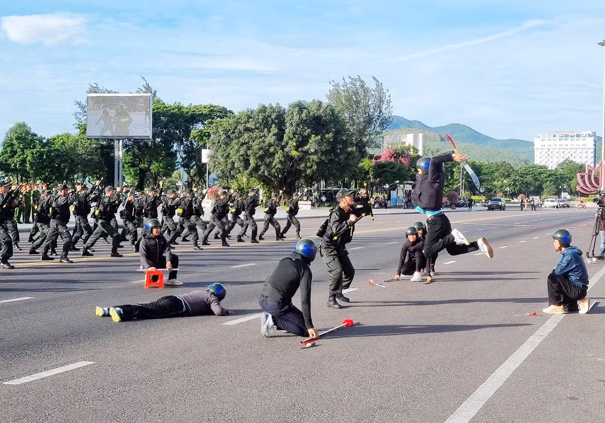 Màn võ thuật ấn tượng ngày ra quân đợt cao điểm tấn công trấn áp tội phạm -3