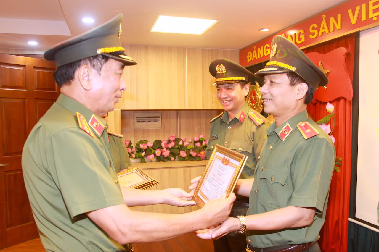 Đảm bảo kỷ cương, kỷ luật công tác kiểm tra, giám sát, thi hành kỷ luật đảng trong CAND -0