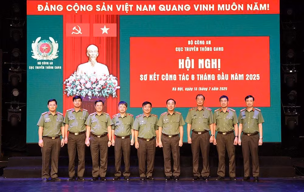 Nhiều phóng viên của Cục Truyền thông CAND lăn xả hiện trường đưa tin kịp thời, không kể hiểm nguy -0