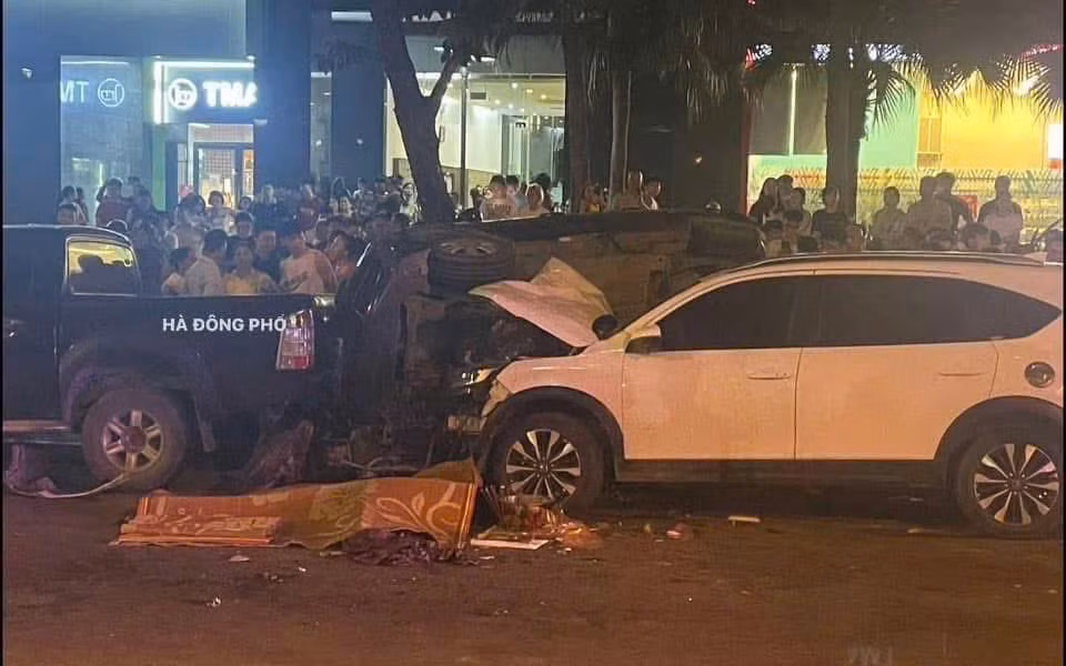 Xe tông liên hoàn ở Hà Nội, 1 người tử vong -0