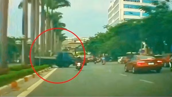 Lái xe tải băng ngang thảm cây dải phân cách, tài xế bị phạt nặng