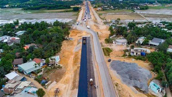 Không để “vài trăm mét” làm chậm cả tuyến cao tốc Hòa Liên – Túy Loan
