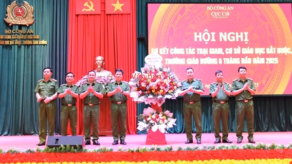 Đổi mới phương pháp, hình thức, nâng cao hiệu quả các mặt công tác giáo dục, cải tạo phạm nhân
