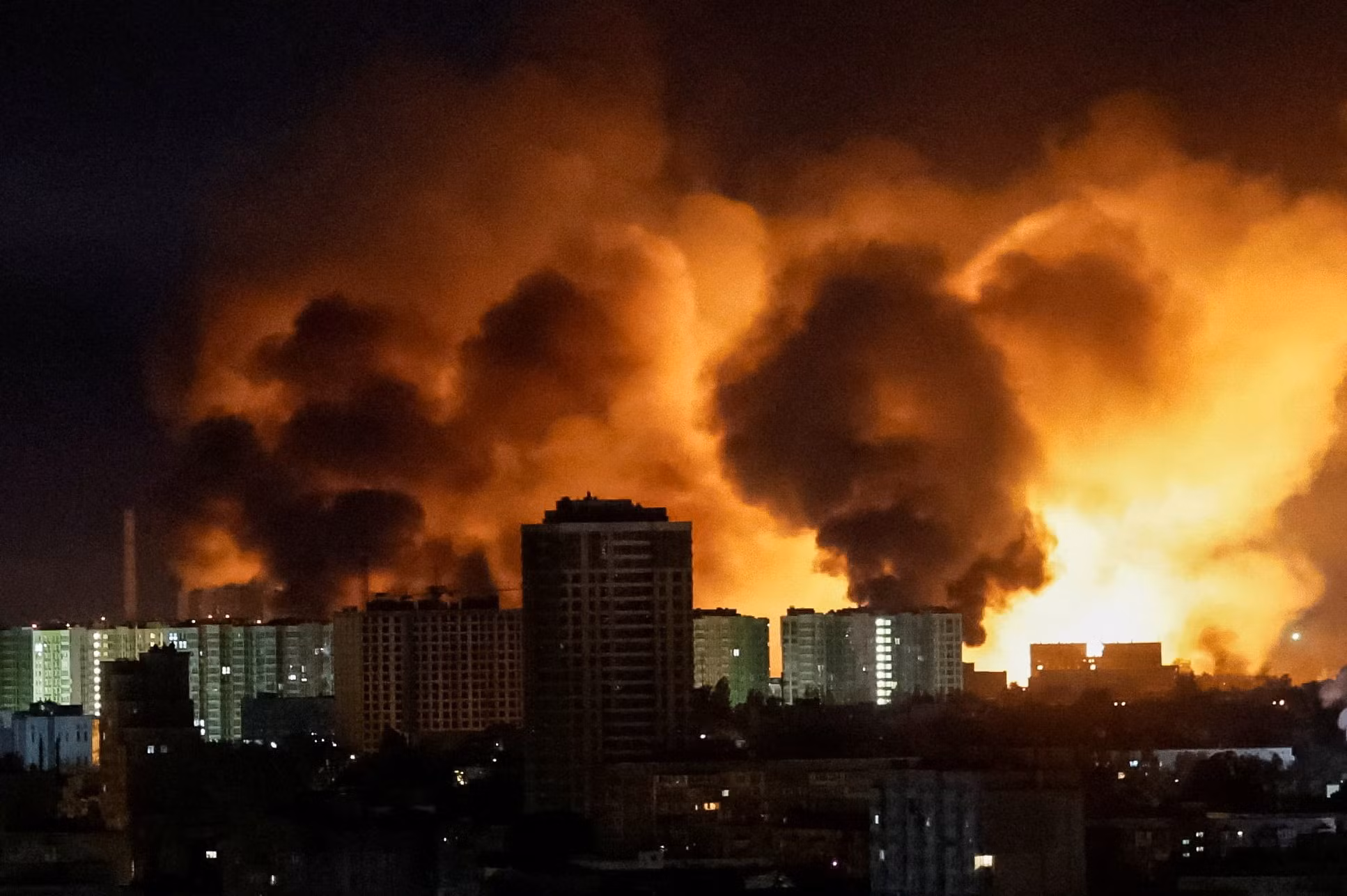 Kiev chìm trong lửa khói vì đòn tập kích của Nga -0