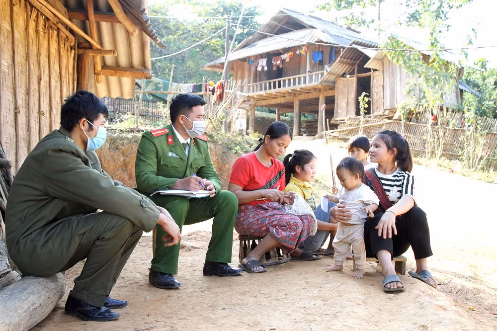  Xuất ngoại bằng đường vòng -0