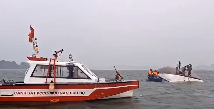 Nhiều du khách đang mất tích trên vịnh Hạ Long -3