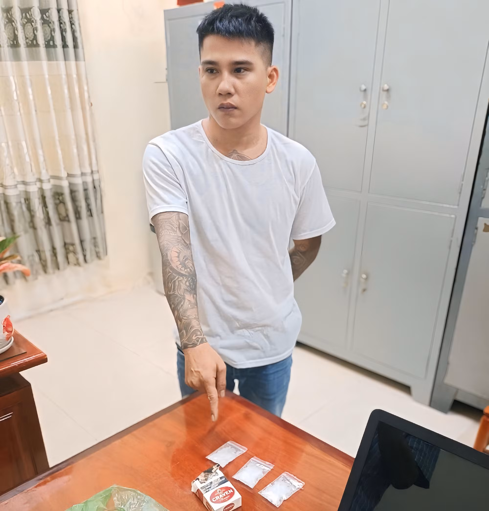 Công an xã bắt quả tang đối tượng vận chuyển ma túy thuê trong đêm -0