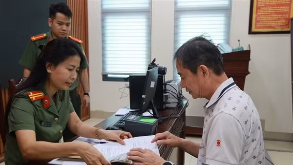 Nhiều lợi ích khi người nước ngoài đăng ký định danh điện tử