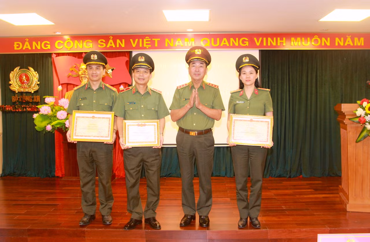 Đảm bảo kỷ cương, kỷ luật công tác kiểm tra, giám sát, thi hành kỷ luật đảng trong CAND -1