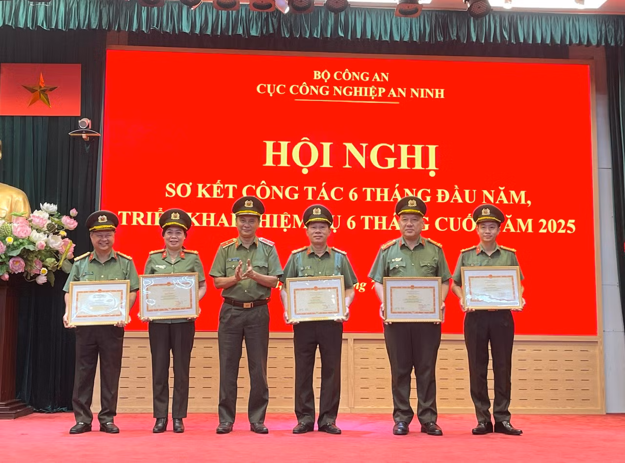 Công nghiệp an ninh -0