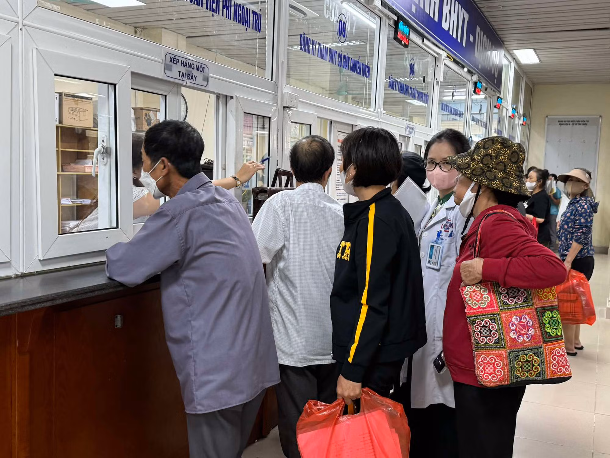 Đề xuất miễn, giảm viện phí với bệnh hiểm nghèo, thêm thuốc mới vào danh mục BHYT -0