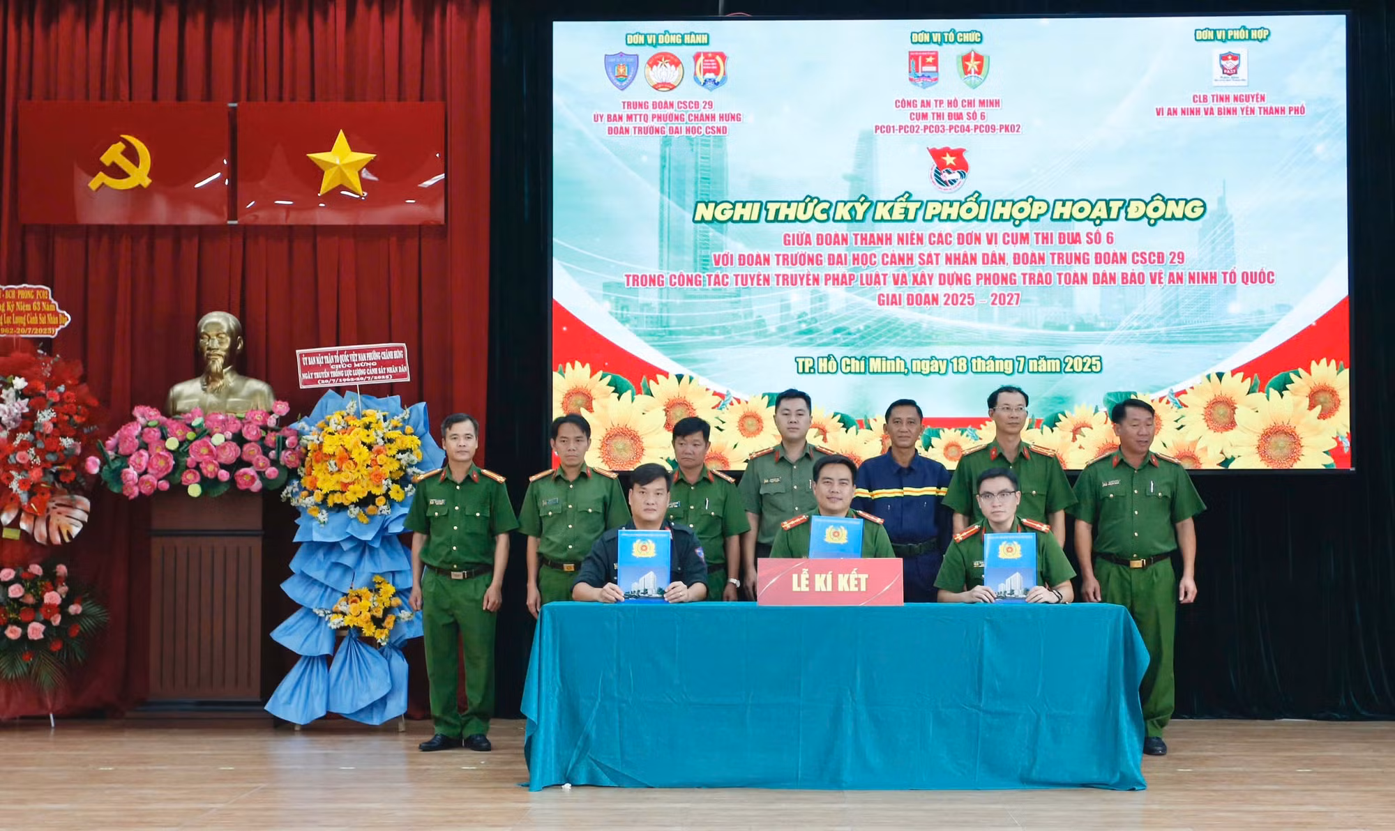 Công an TP Hồ Chí Minh tổ chức nhiều hoạt động kỷ niệm 63 năm ngày thành lập lực lượng CSND -0