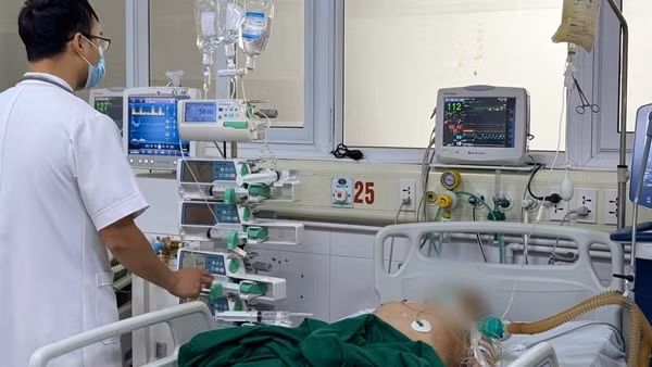 Liệt tứ chi sau khi tiêm thuốc giảm đau vai gáy ở phòng khám tư