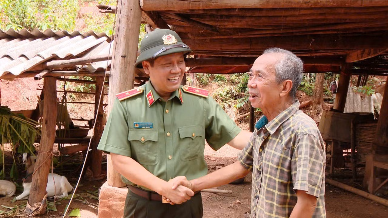 Bộ Công an khảo sát, triển khai xoá nhà dột nát cho cựu Phó trưởng Công an xã tại Sơn La -1