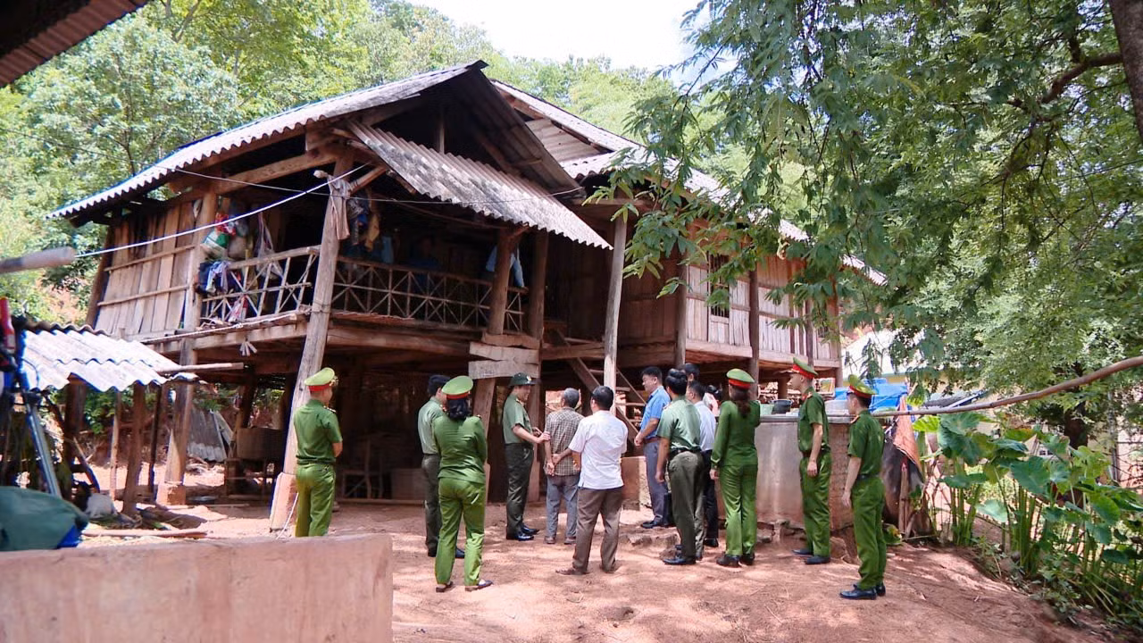 Bộ Công an khảo sát, triển khai xoá nhà dột nát cho cựu Phó trưởng Công an xã tại Sơn La -0