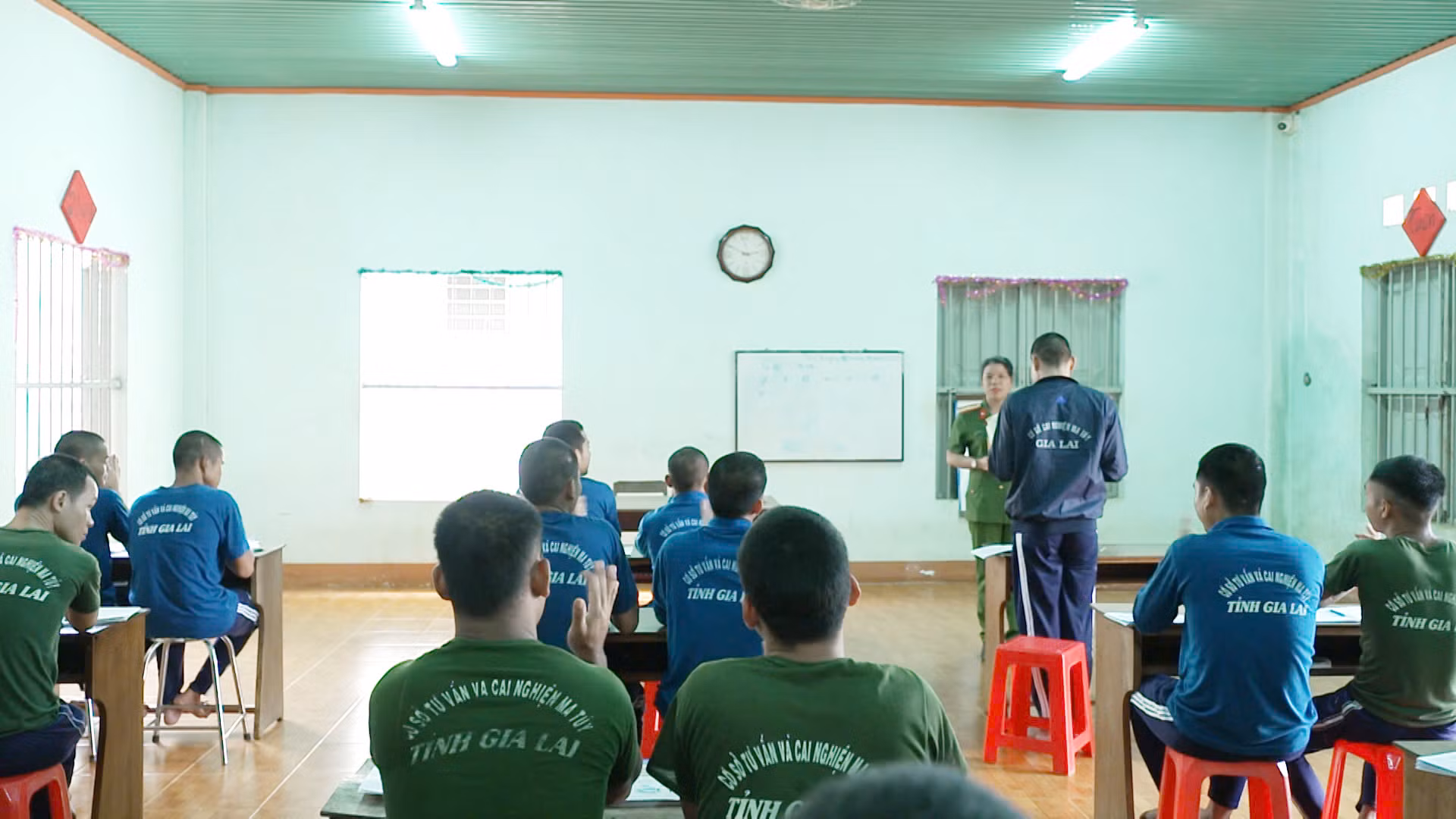 Những cán bộ cảnh sát miệt mài “gieo” con chữ ở cơ sở cai nghiện -0